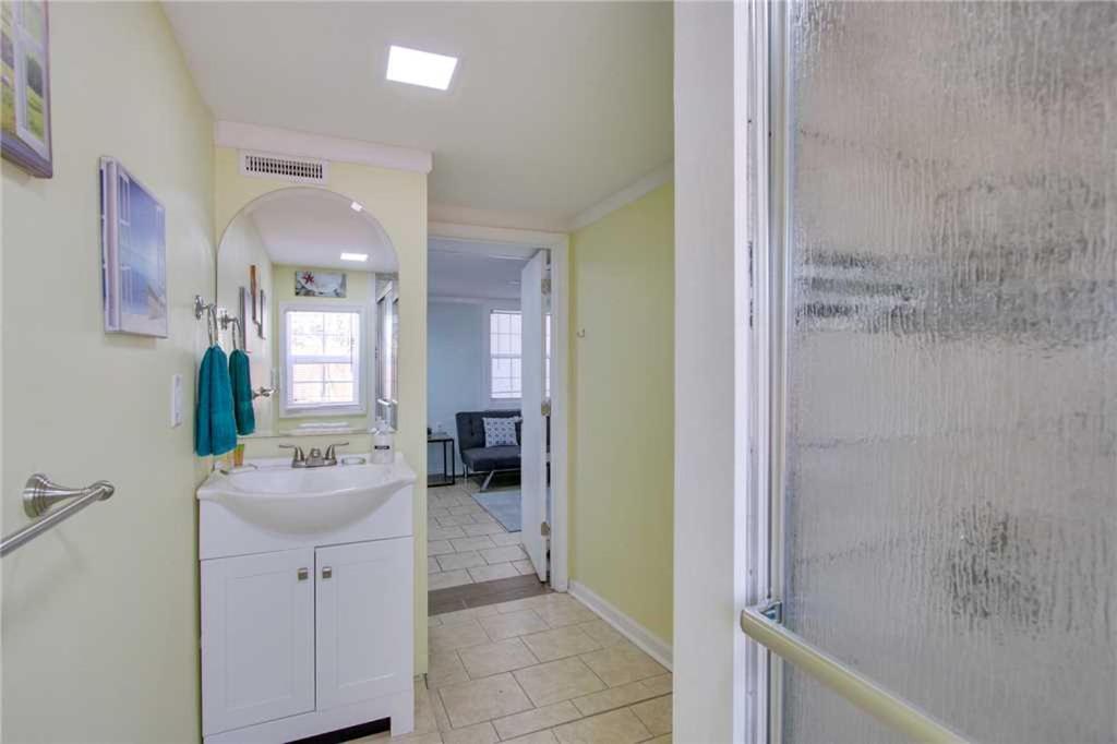 23 Center St - Sunny Side Down - Downstairs Apartment Folly Beach Quarto foto